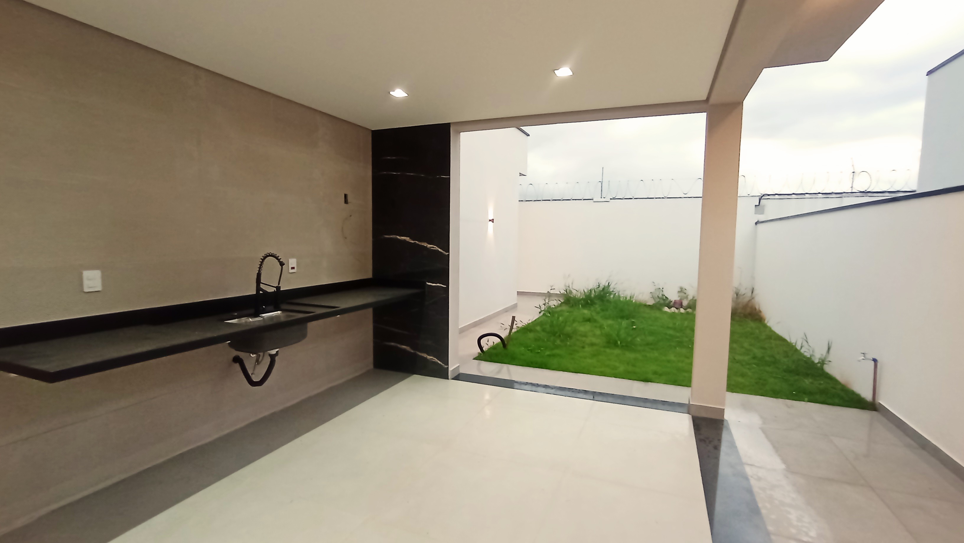 Casa à venda com 4 suítes no Condomínio Green Park em Taubaté/SP. 
