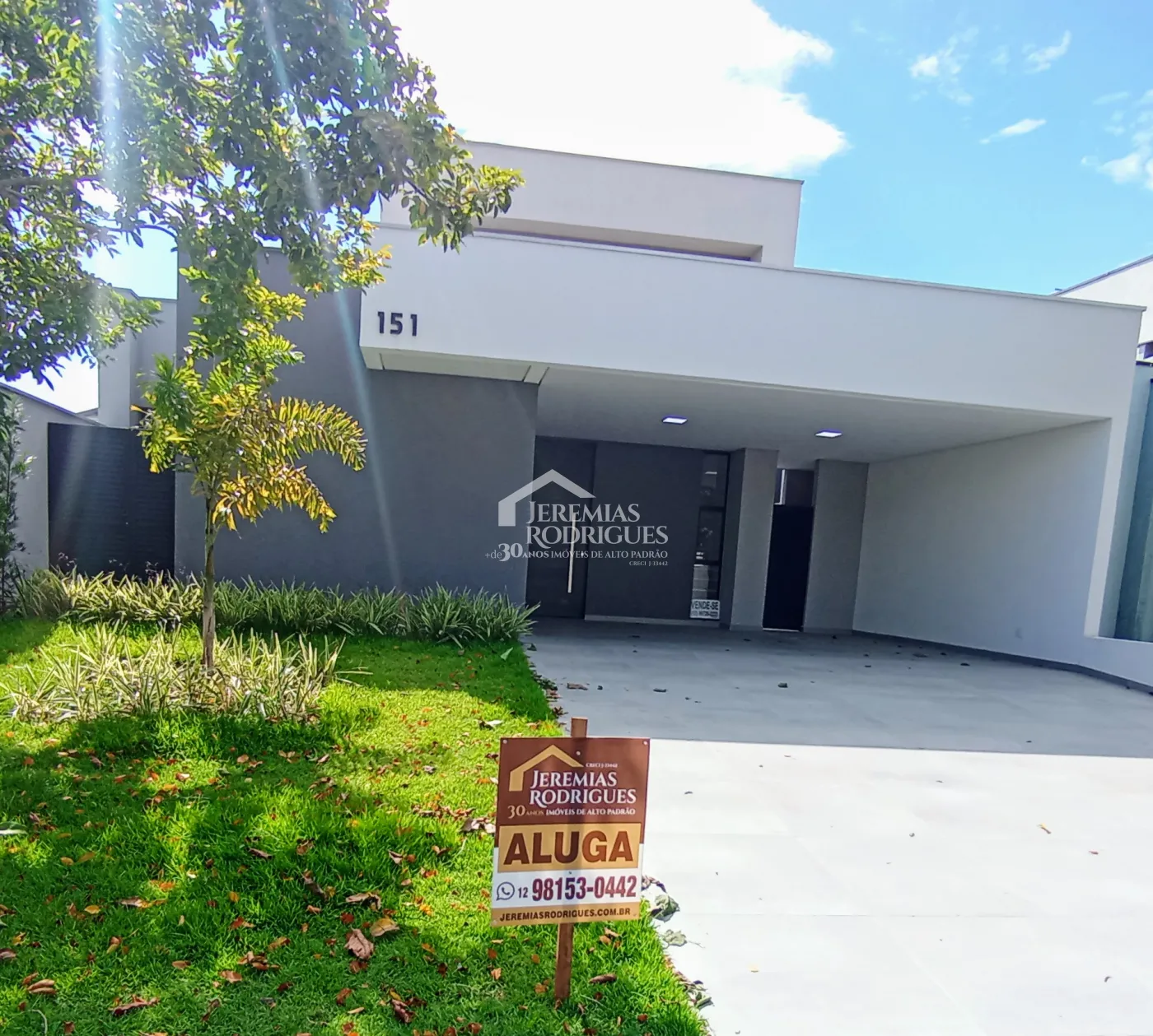 Casa à venda com 3 suítes no Condomínio Campos do Conde II em Tremembé/SP.