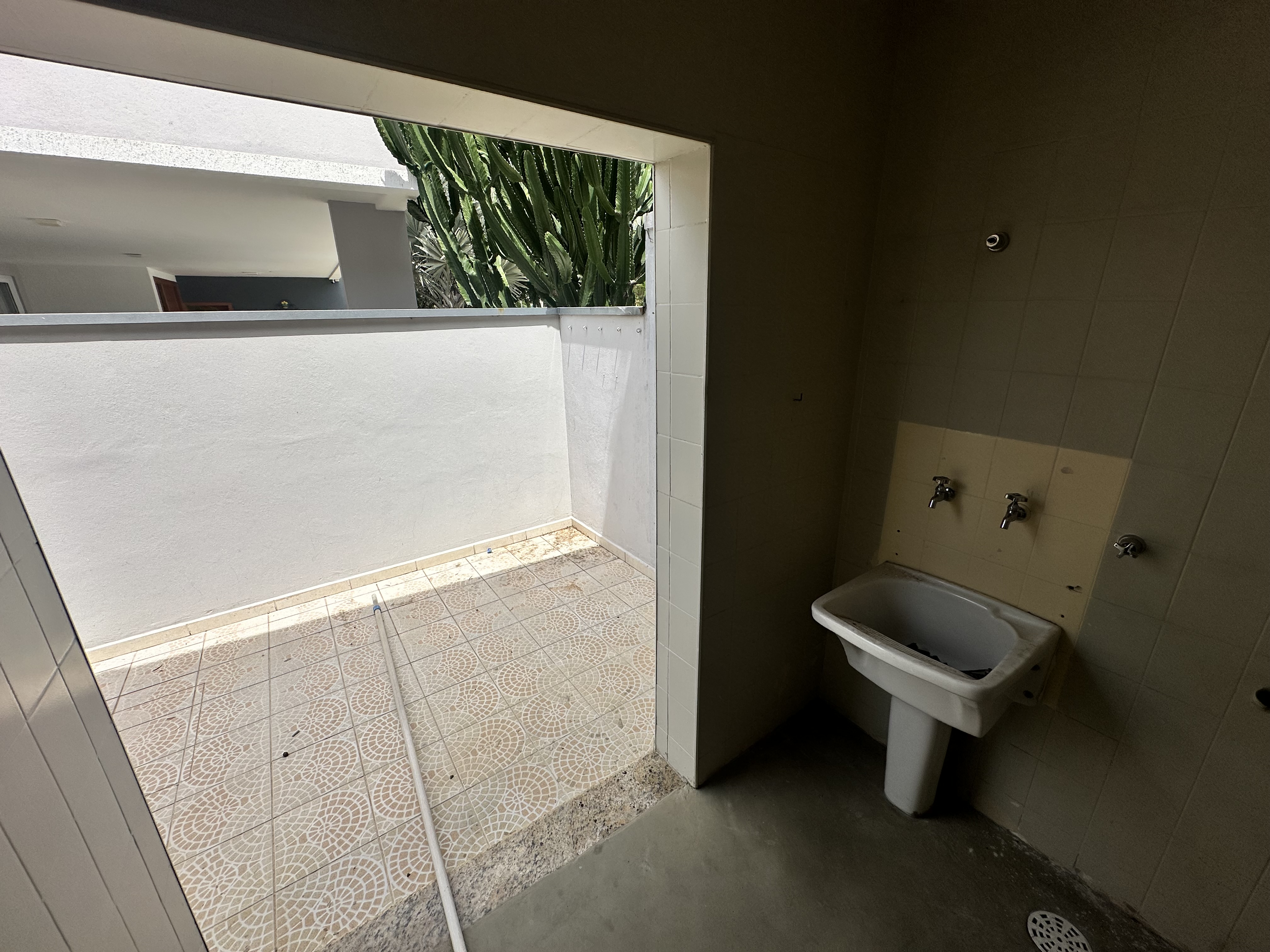 Casa para venda e locação com 6 dormitórios no Condomínio Village Paineiras em Pindamonhangaba/SP.