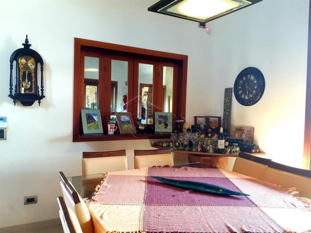 Casa à venda com 6 dormitórios no Condomínio Chácaras Cataguá em Taubaté/SP.