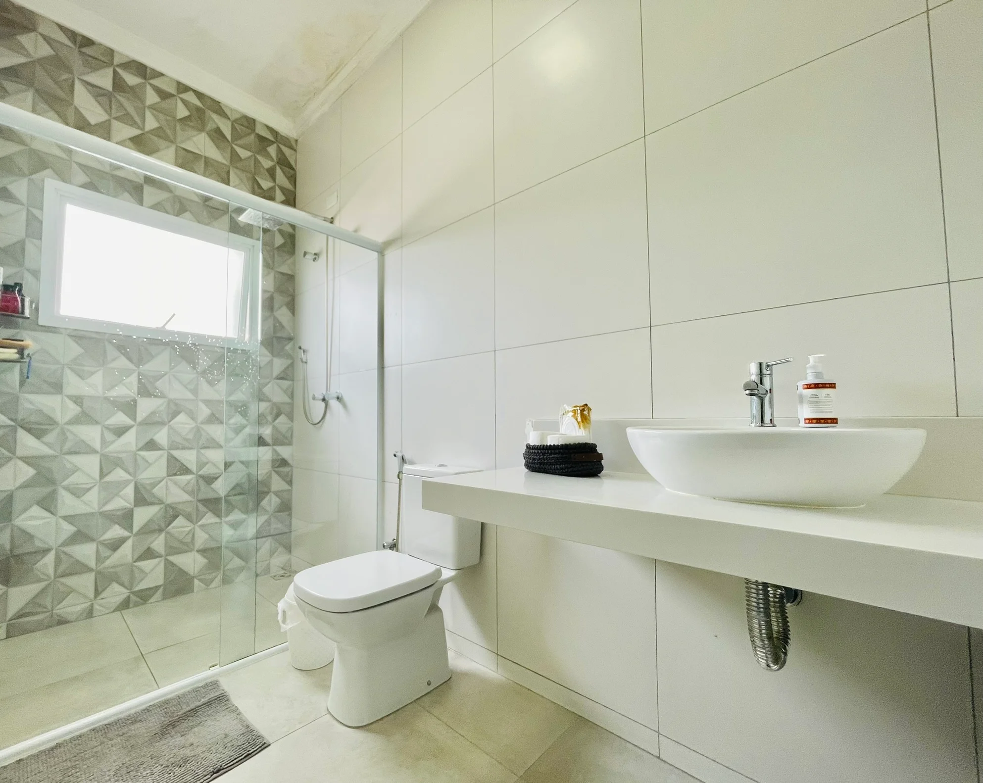 Casa à venda com 3 dormitórios no Condomínio Parque das Araucárias em Tremembé/SP. 