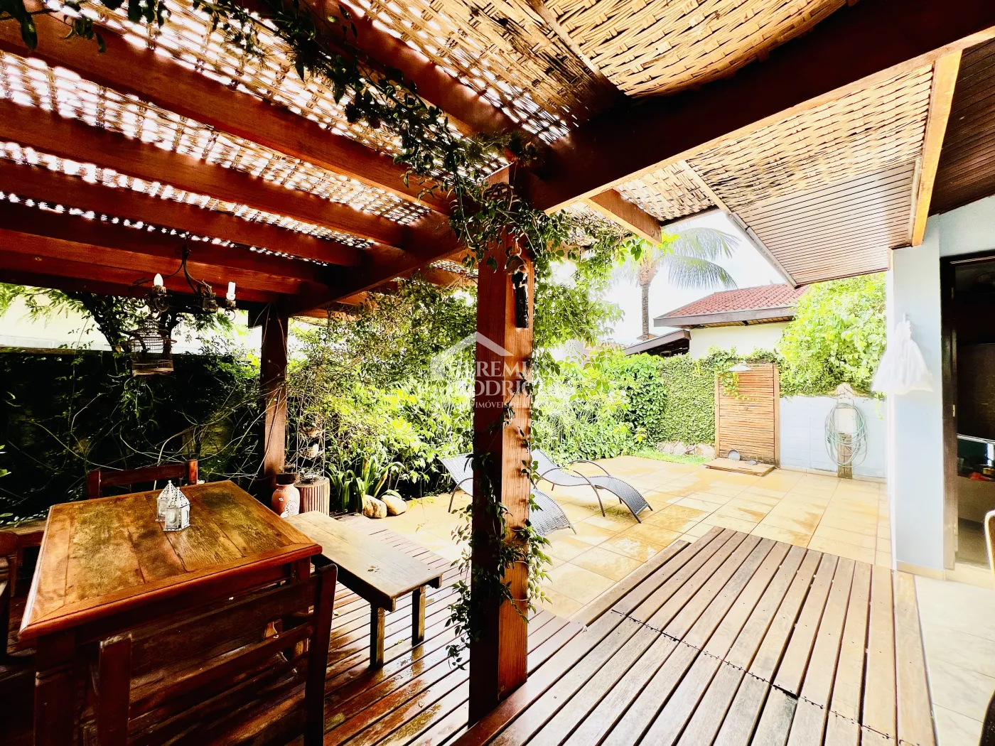 Casa à venda com 3 dormitórios no Condomínio Jardim das Hortênsias em Taubaté/SP.