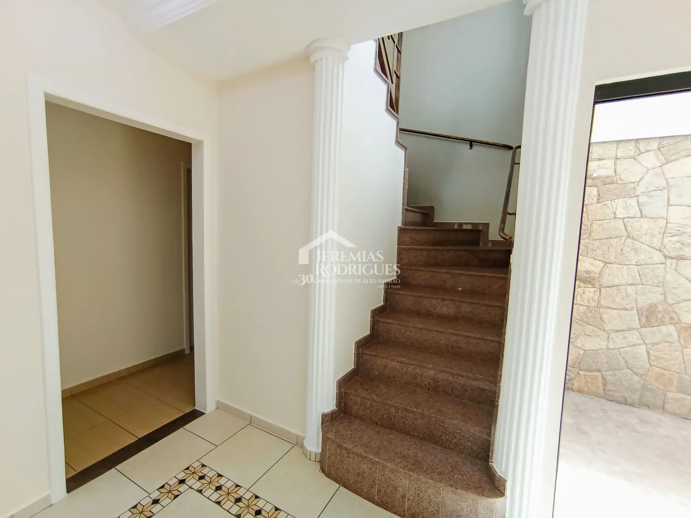 Casa para locação com 4 dormitórios no Condomínio Taubaté Village em Taubaté/SP.