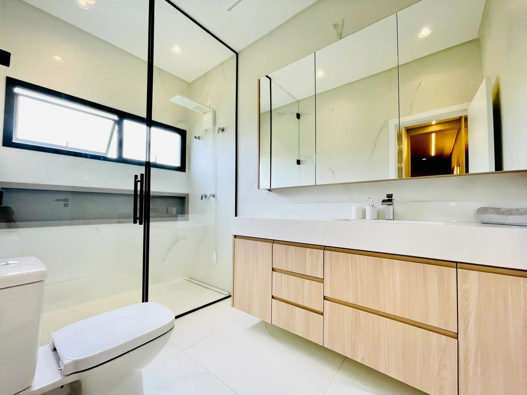 Casa à venda com 4 dormitórios no Condomínio Cyrela Landscape em Taubaté/SP. 