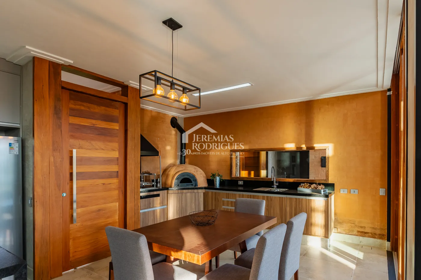 Casa com 4 suítes no condomínio Reserva Figueiredo em Campos do Jordão/SP