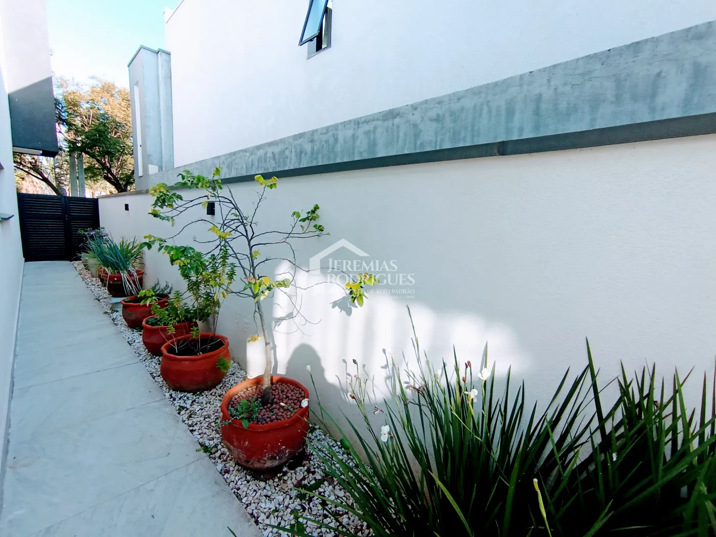 Casa à venda com 5 dormitórios no Condomínio Reserva dos Lagos em Pindamonhangaba/SP.