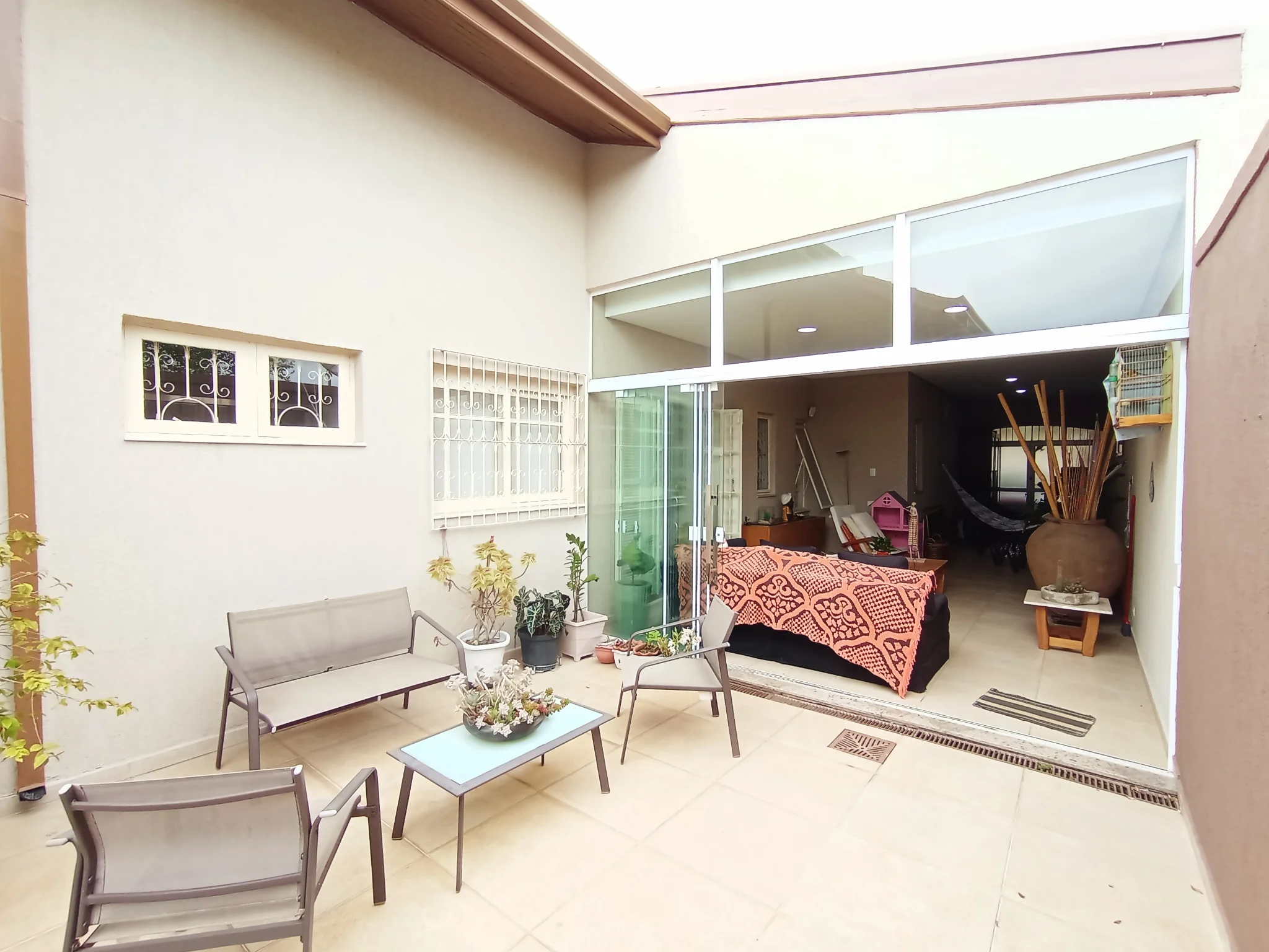 Casa à venda com 4 dormitórios no Residencial Doutor Lessa em Pindamonhangaba/SP. 