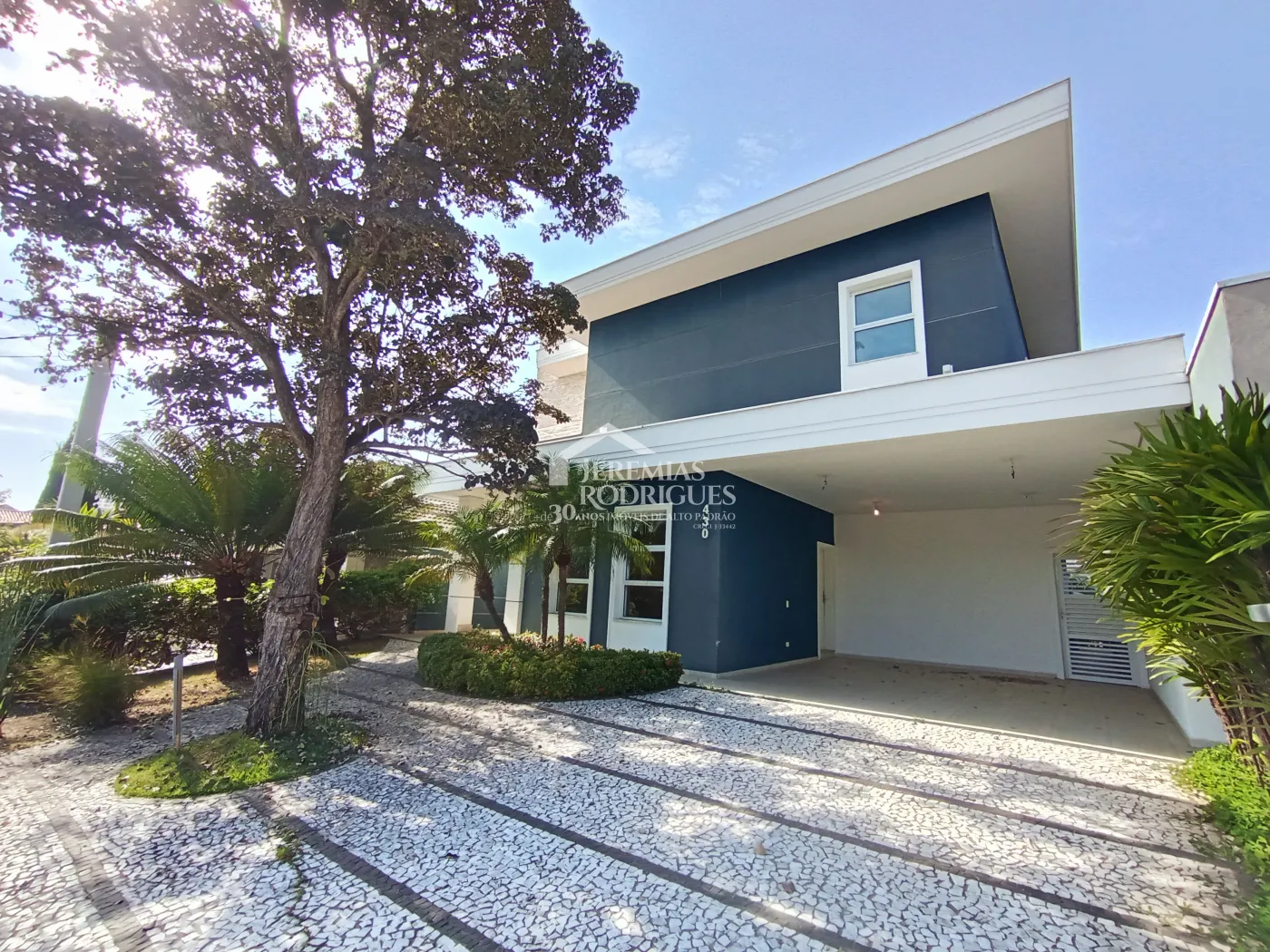 Casa para venda e locação com 4 suítes no Condomínio Taubaté Village em Taubaté/SP.