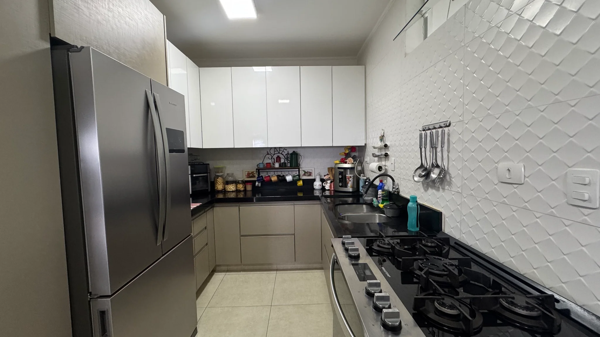 Apartamento à venda no Edifício Serra da Mantiqueira em Pindamonhangaba/SP. 