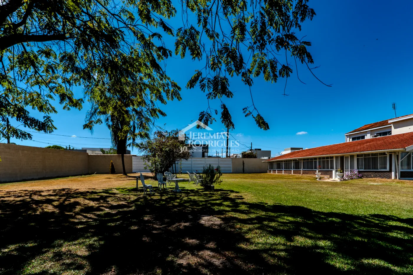 A Imobiliária Jeremias Rodrigues Imóveis de Alto Padrão disponibiliza para venda essa casa no Condomínio Morada do Visconde em Tremembé/SP.
