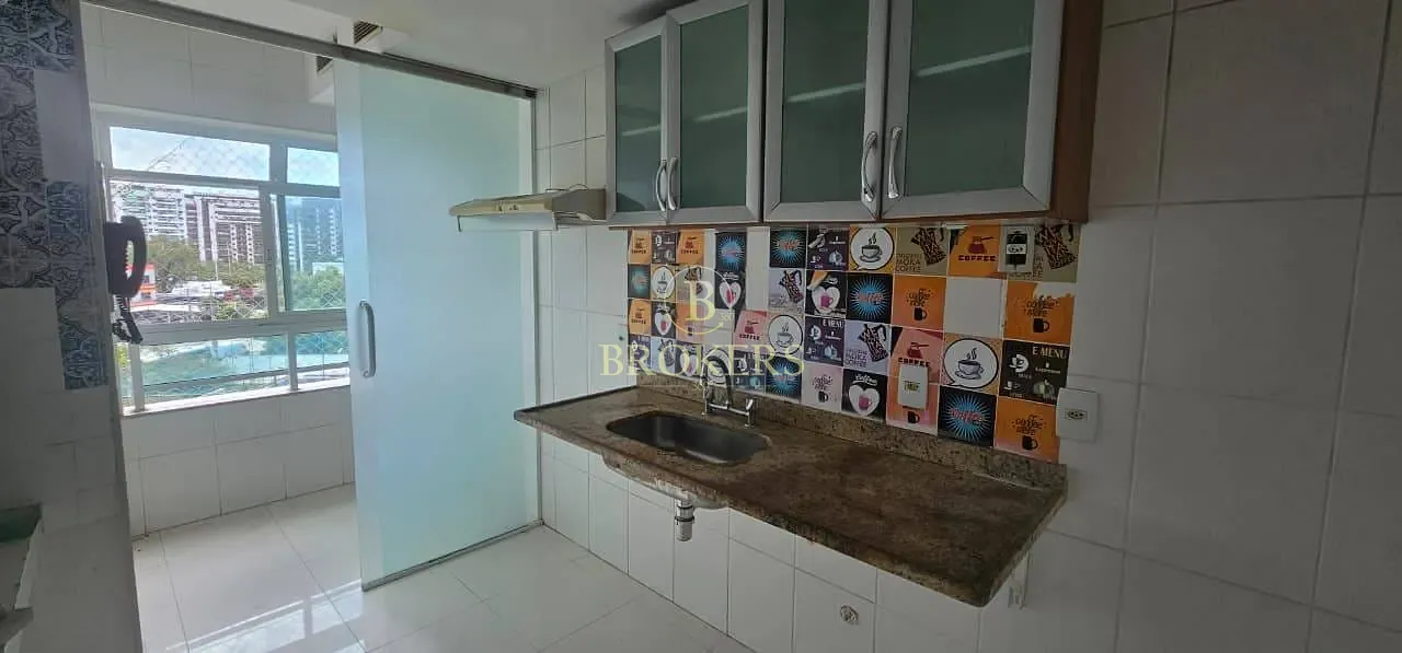 Oportunidade - Avenida Embaixador Abelardo Bueno - Barra Olímpica. Varanda, 2 quartos sendo 1 suíte
