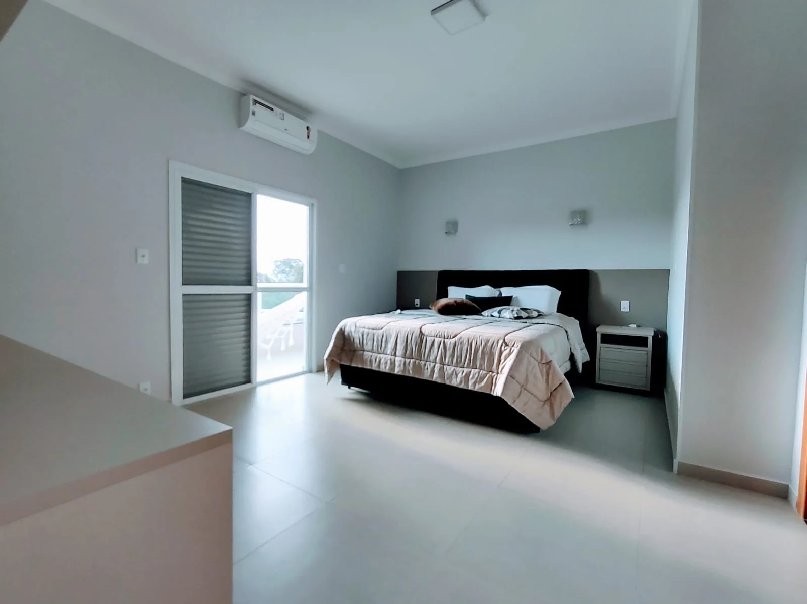 Casa à venda com 3 suítes no Residencial Vargas em Tremembé/SP. 