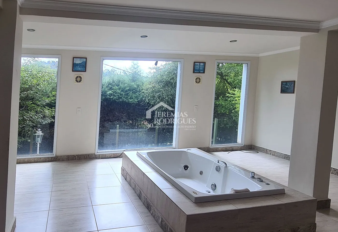 Casa para venda com 5 dormitórios no Condomínio Residencial Parque da Mantiqueira em Santo Antônio do Pinhal/SP