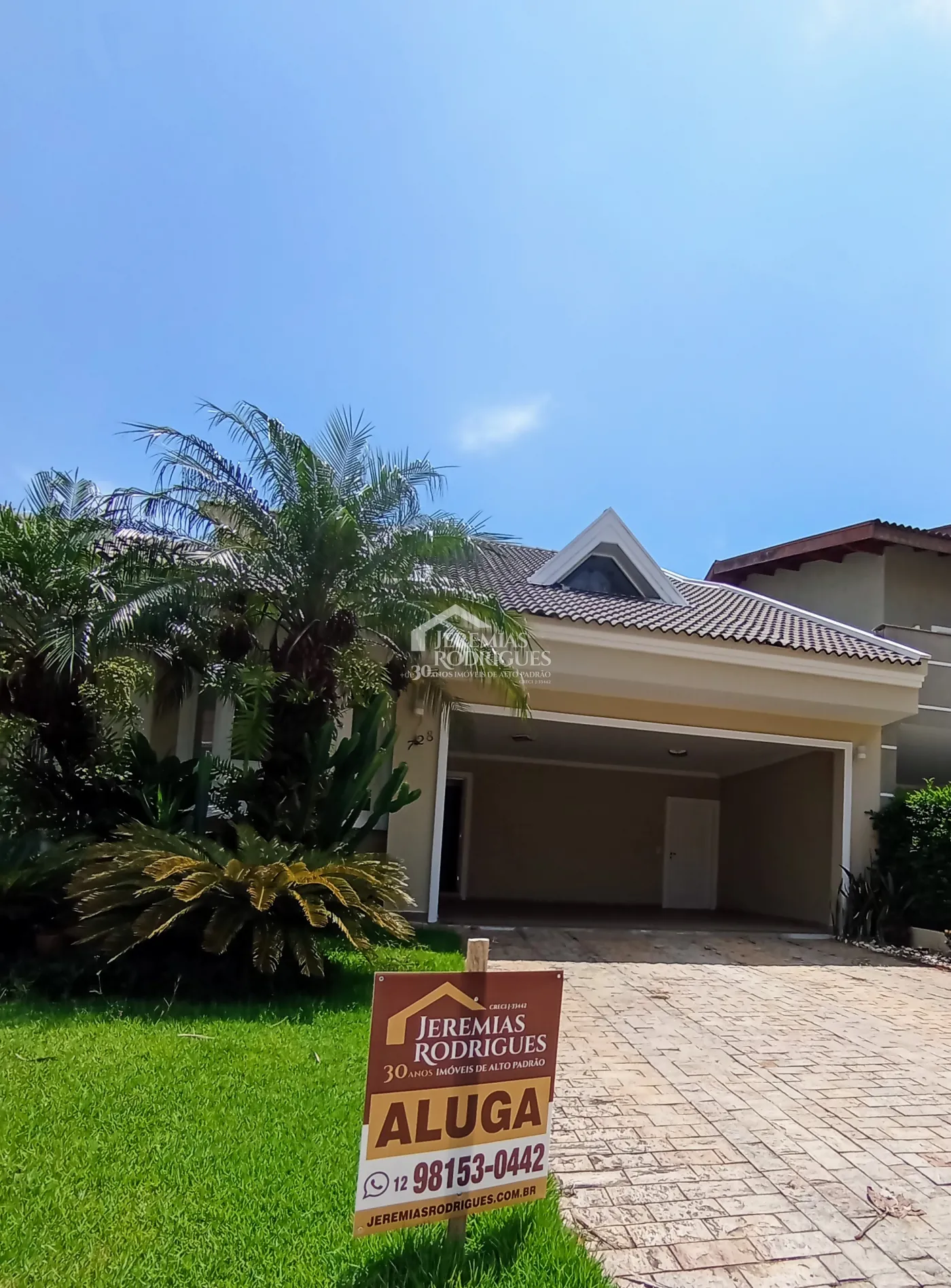 Casa para locação com 4 dormitórios no Condomínio Taubaté Village em Taubaté/SP.