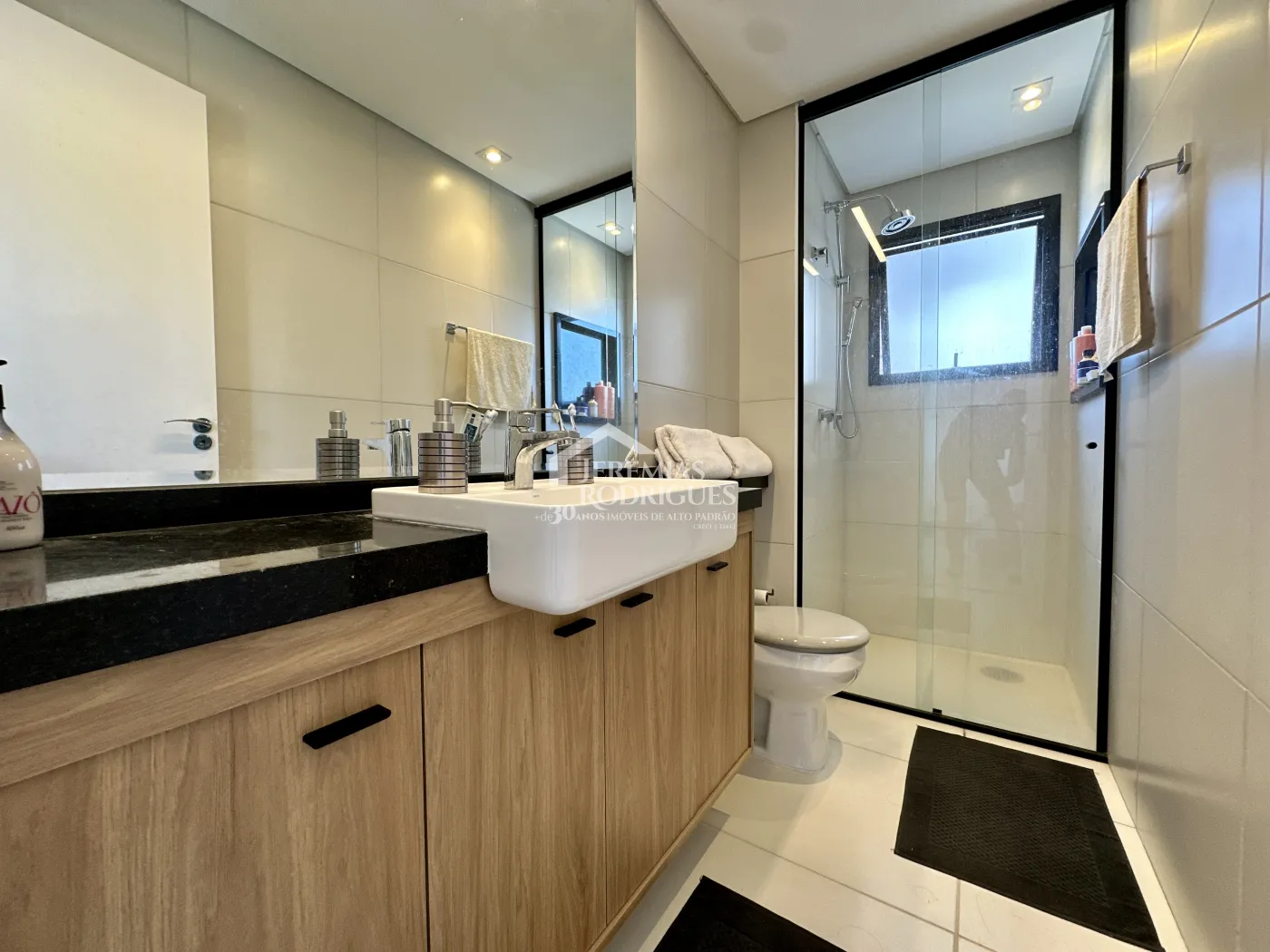 Apartamento à venda com 3 dormitórios, 109 m² no Edifício Lucca em Taubaté/SP
