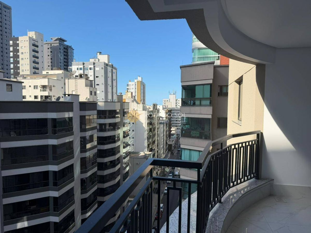 Maison Lafayette Apartamento Padrão Dallo com 4 Suítes em Meia Praia Itapema