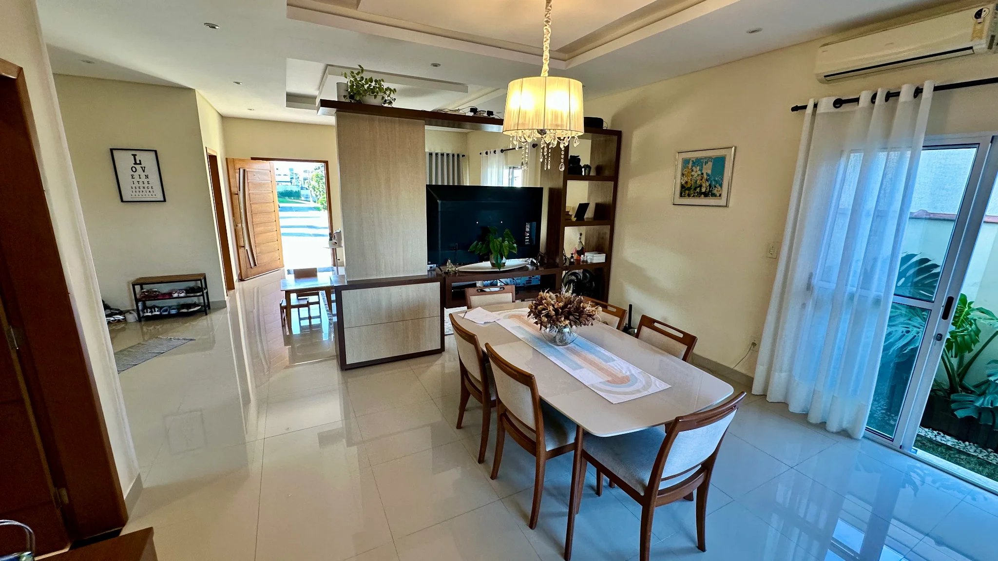 Casa para venda e locação no Condomínio Reserva dos Lagos em Pindamonhangaba/SP. 