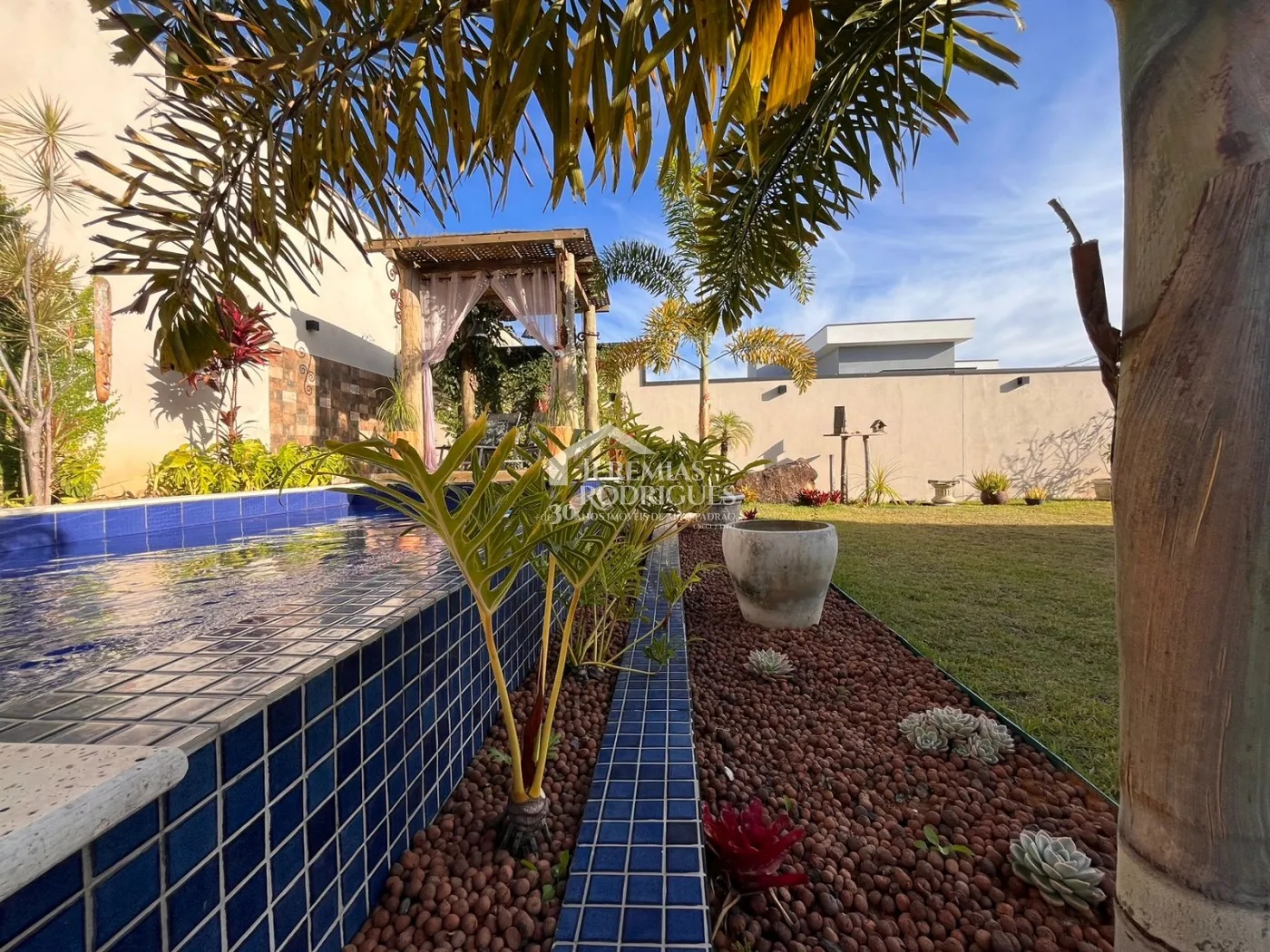 Casa para venda e locação com 2 suítes no Condomínio Verdes Vales em Taubaté/SP