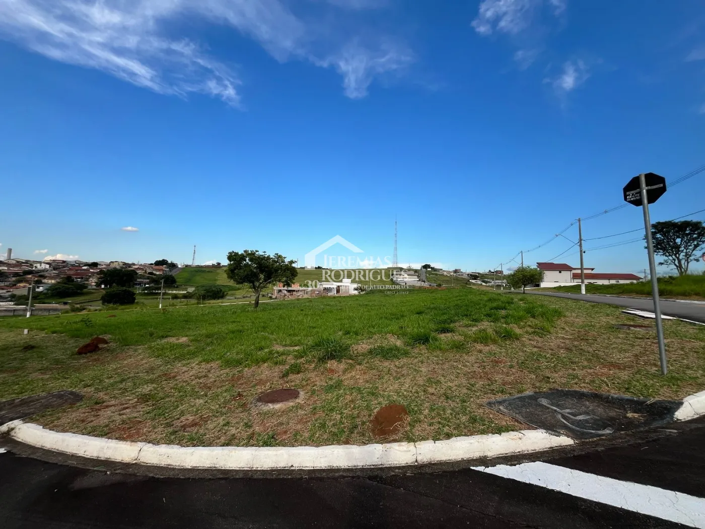 Terreno à venda com 801 m² no Condomínio Campos do Conde em Taubaté/SP.