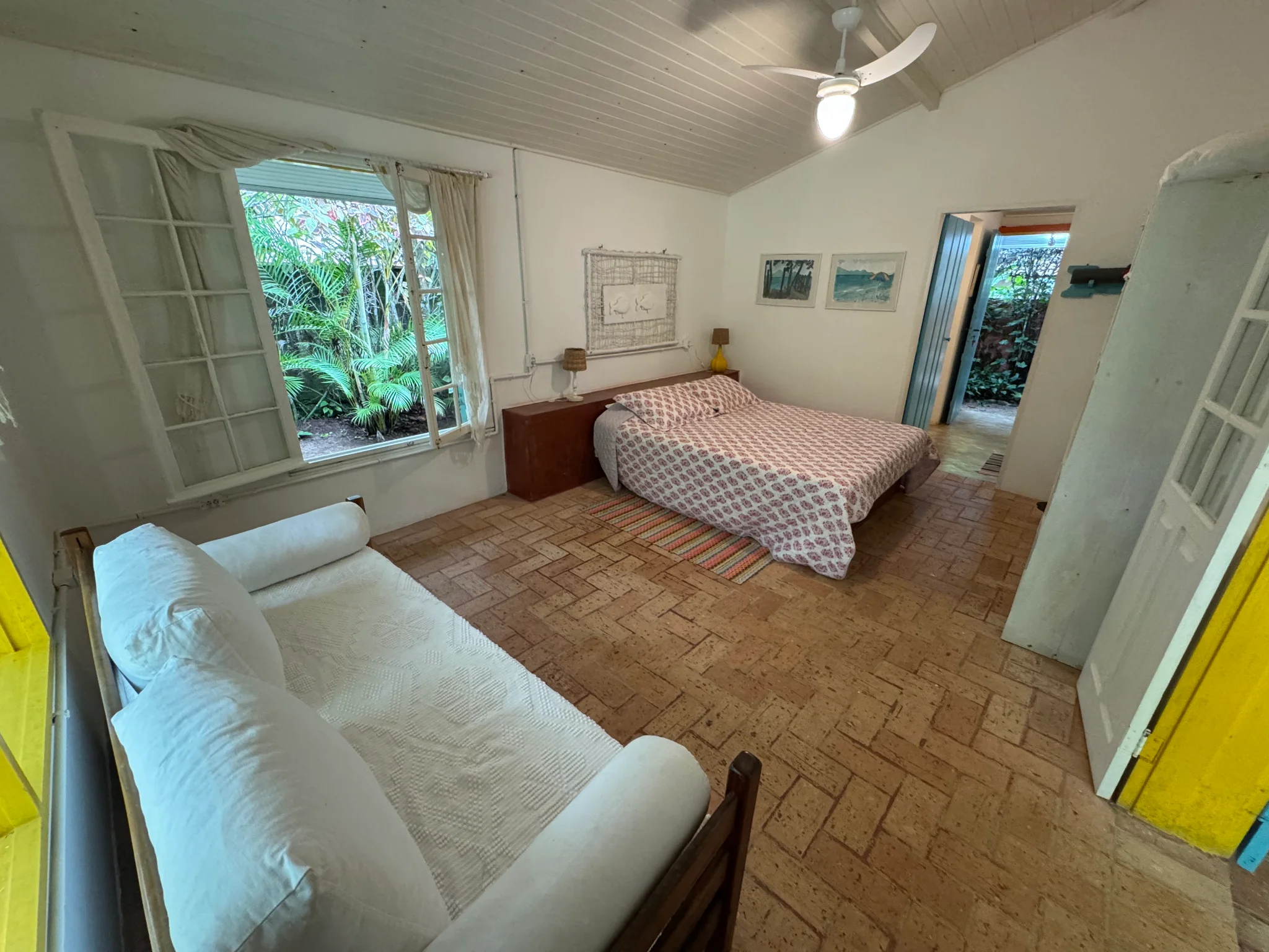 Casa à venda com 5 dormitórios na Praia Vermelha do Centro em Ubatuba/SP. 