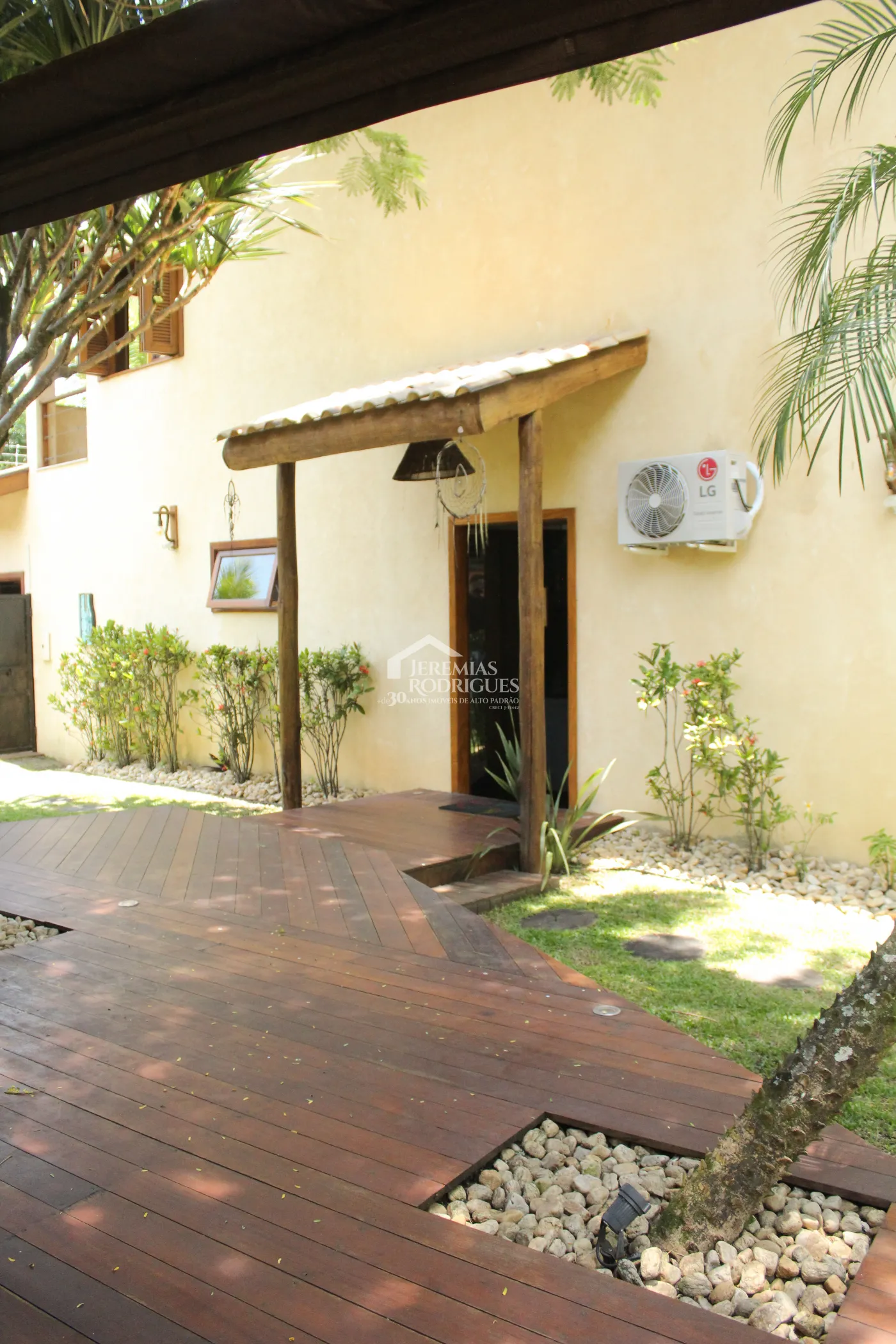 Casa para venda e locação com 5 dormitórios no Condomínio Taubaté Village em Taubaté/SP.