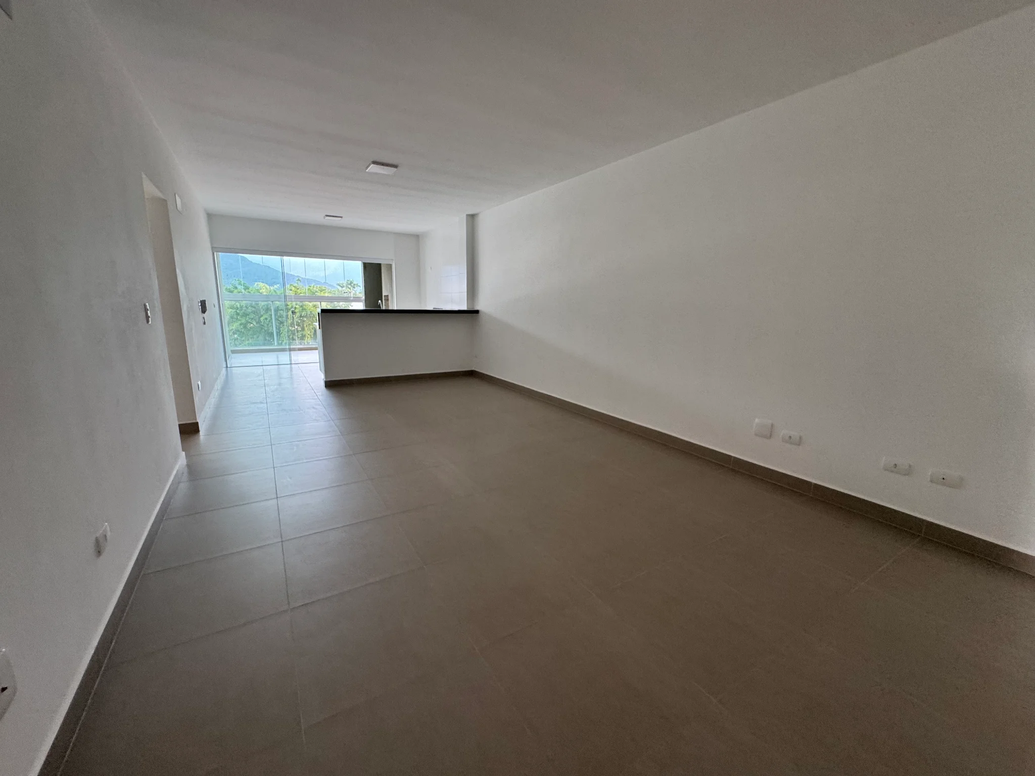 Apartamento à venda com 3 dormitórios, 127 m² no Edifício Eduarda em Ubatuba/SP. 