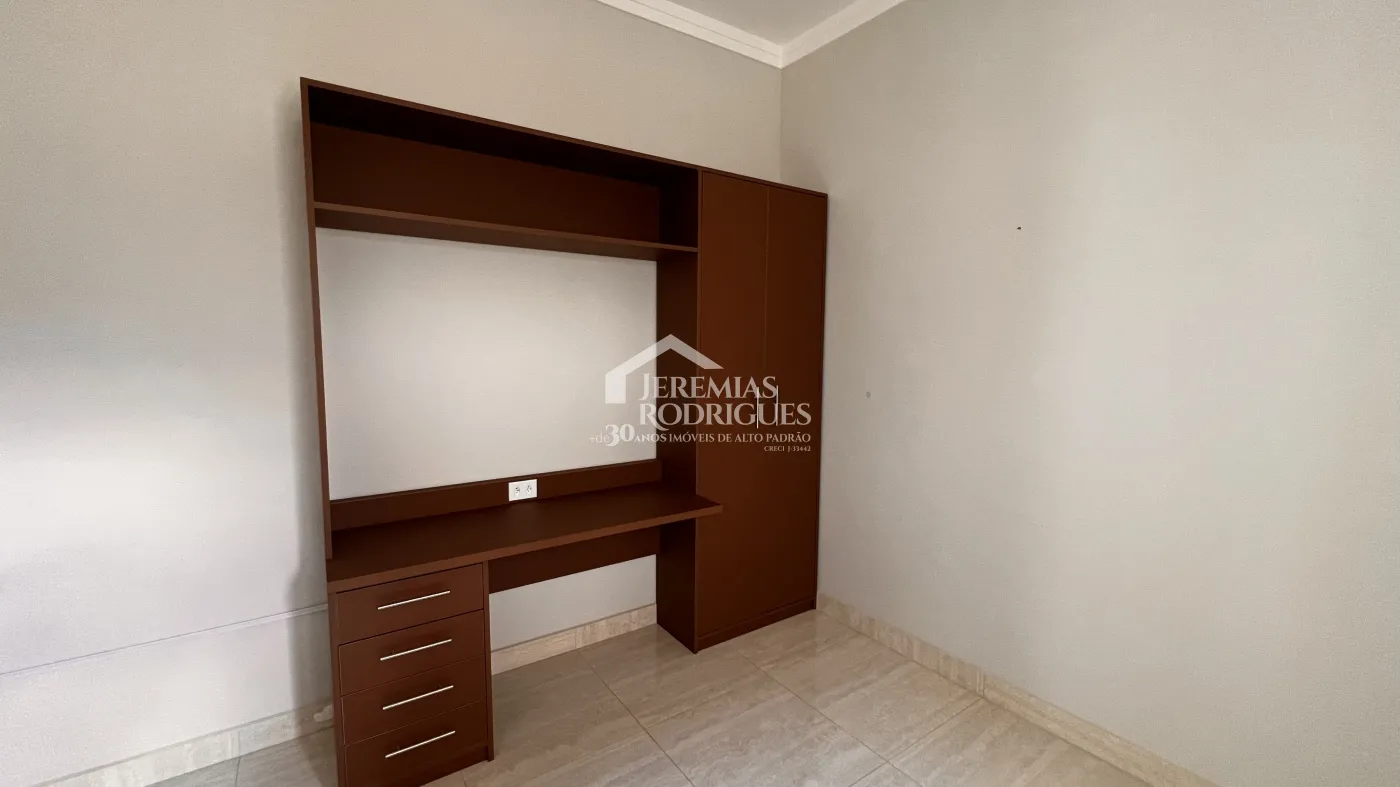 Casa à venda com 3 dormitórios no Condomínio Campos do Conde II em Tremembé/SP.