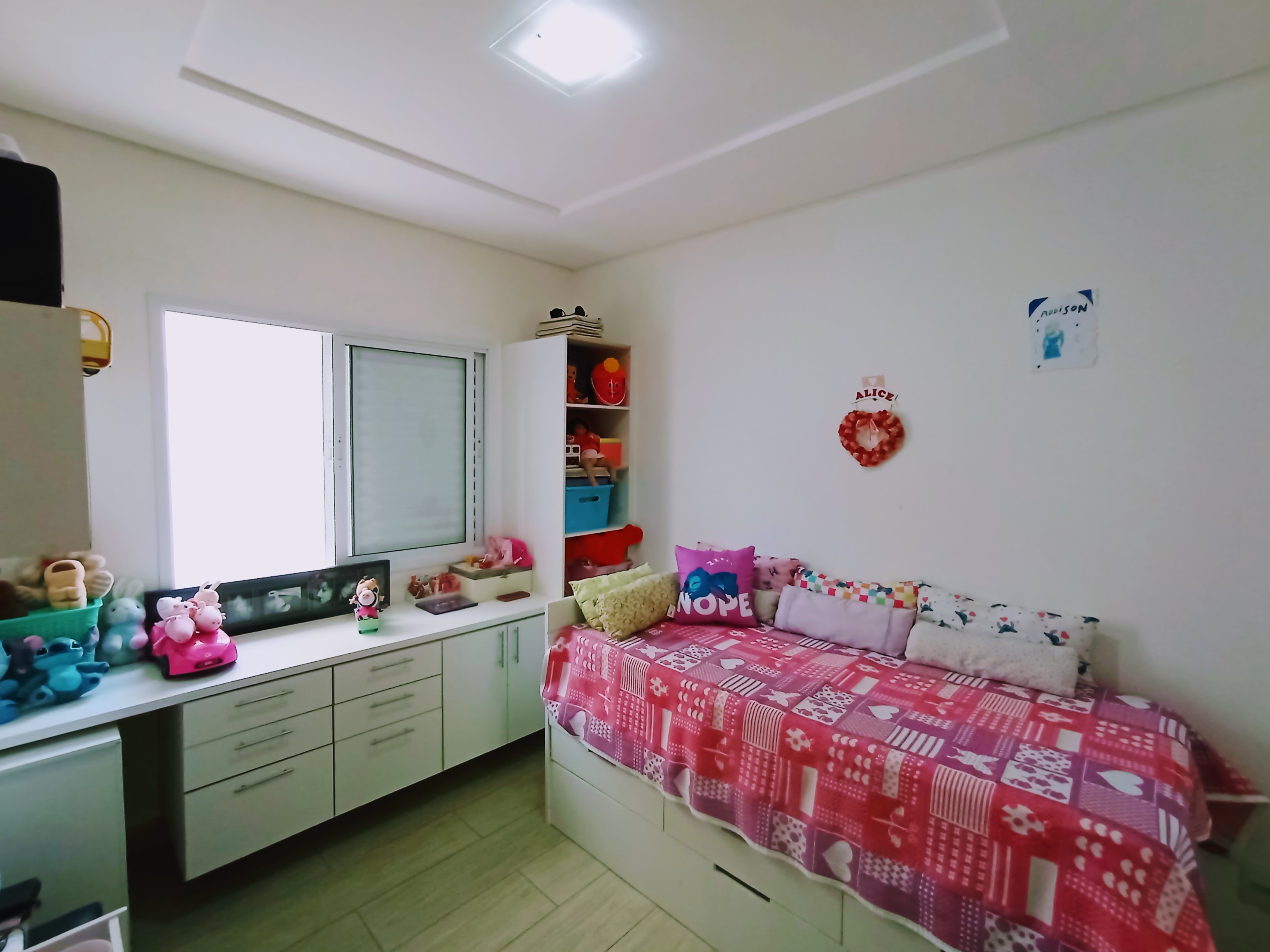 Casa à venda com 2 dormitórios no Condomínio Verdes Vales em Taubaté/SP.