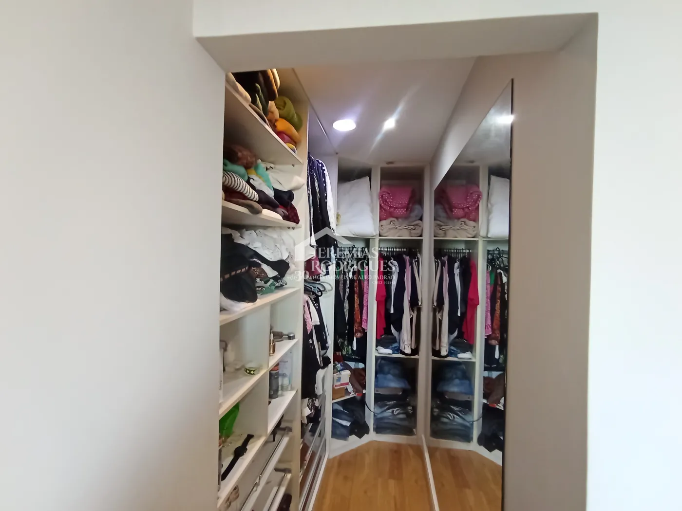 Apartamento à venda com 3 dormitórios no Edifício Jabuticabeiras em Taubaté/SP