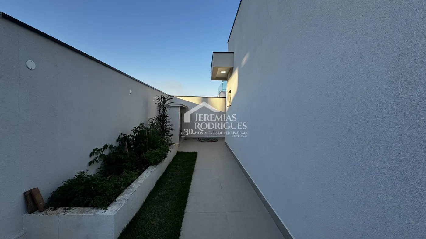 Casa à venda com3 suítes no Condomínio Reserva dos Lagos em Pindamonhangaba/SP.