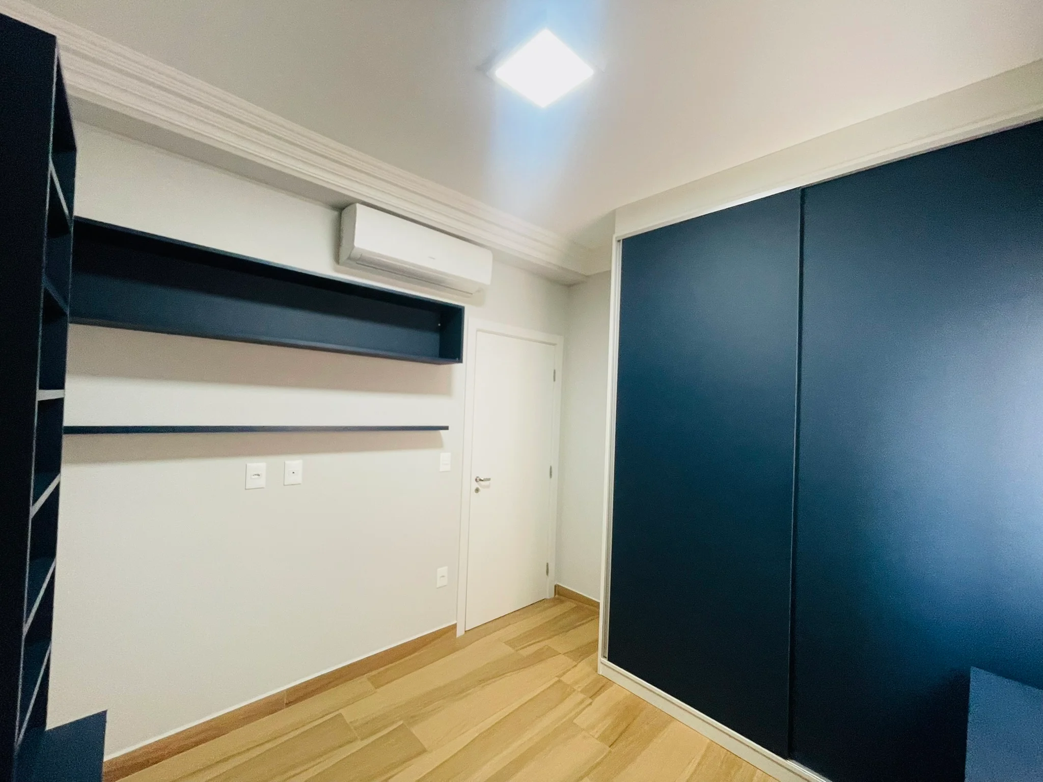 Apartamento à venda com 3 suítes no Condomínio Gran Terrace em Taubaté/SP. 
