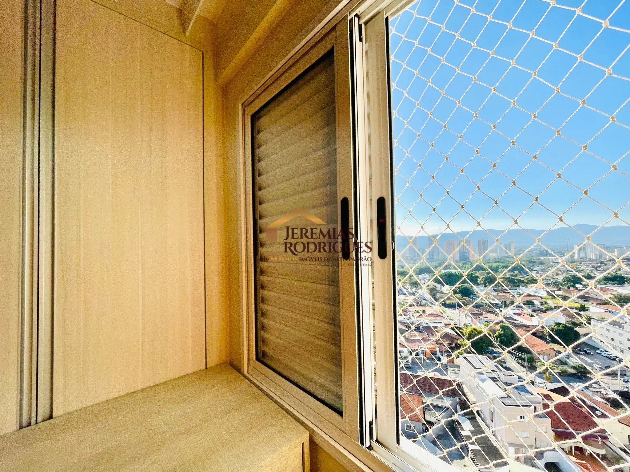 Apartamento à venda no Edifício Sauípe em Taubaté/SP.