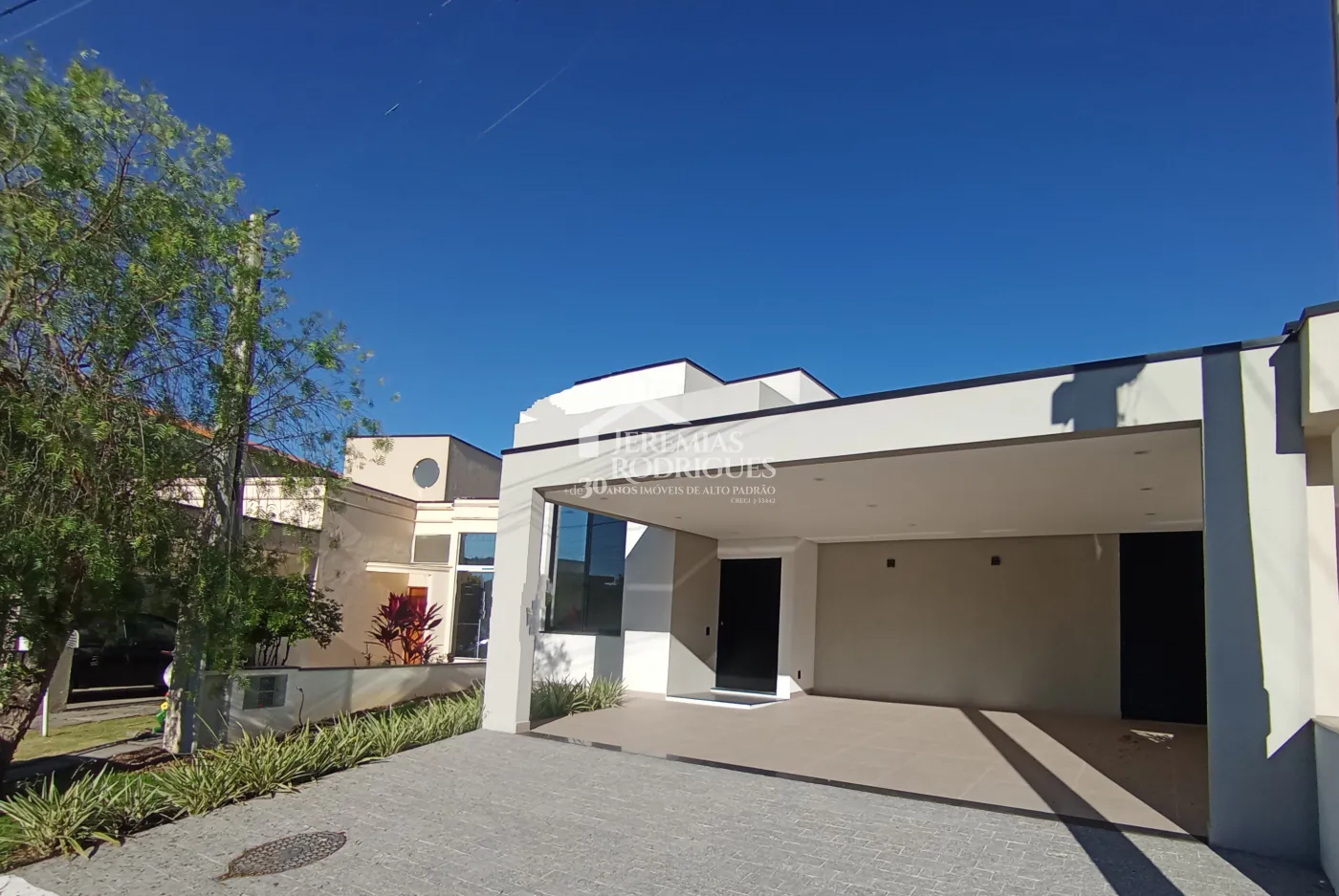 Casa para venda e locação com 3 dormitórios no Condomínio Campos do Conde II - Chambord em Tremembé/SP