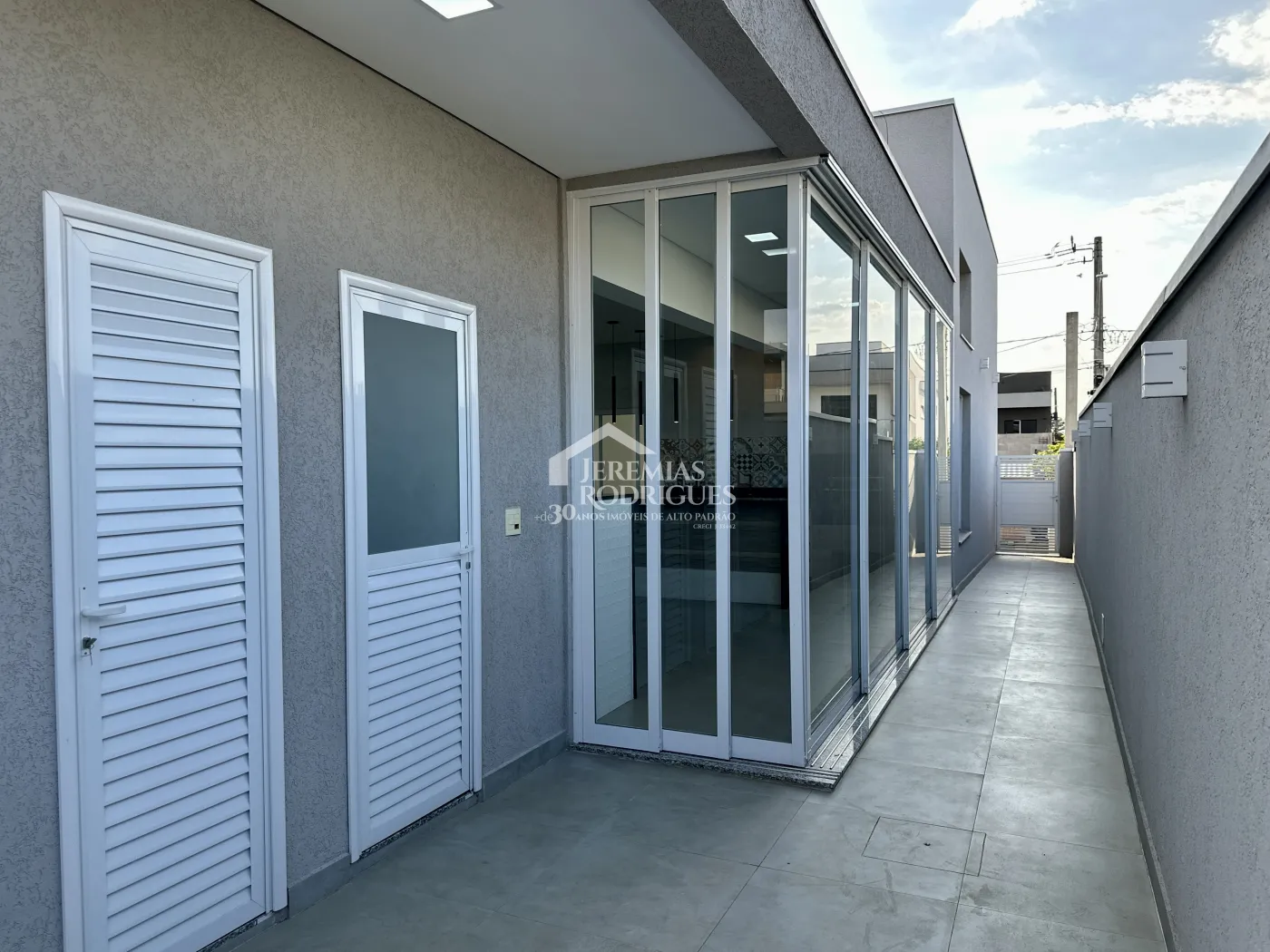 Casa com 3 dormitórios, 169,20 m² - Condomínio Ouro Ville - Taubaté/SP.