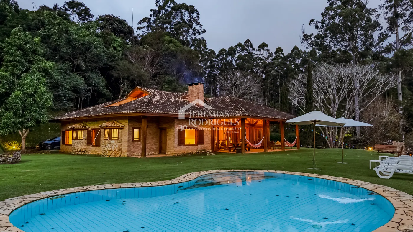 Casa de Campo à venda com 5 suítes no bairro Reinópolis em Santo Antônio do Pinhal/SP