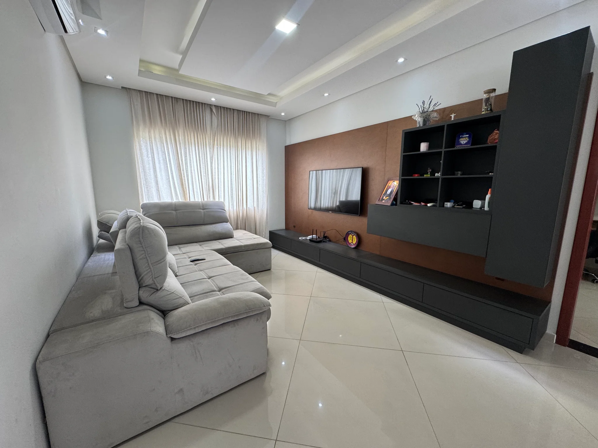 Casa à venda com 3 suítes no Condomínio Reserva dos Lagos em Pindamonhangaba/SP. 