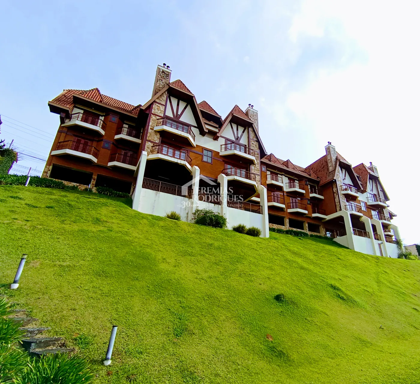 Apartamento para venda com 4 dormitórios no Edifício Solar Bela Vista em Campos do Jordão/SP