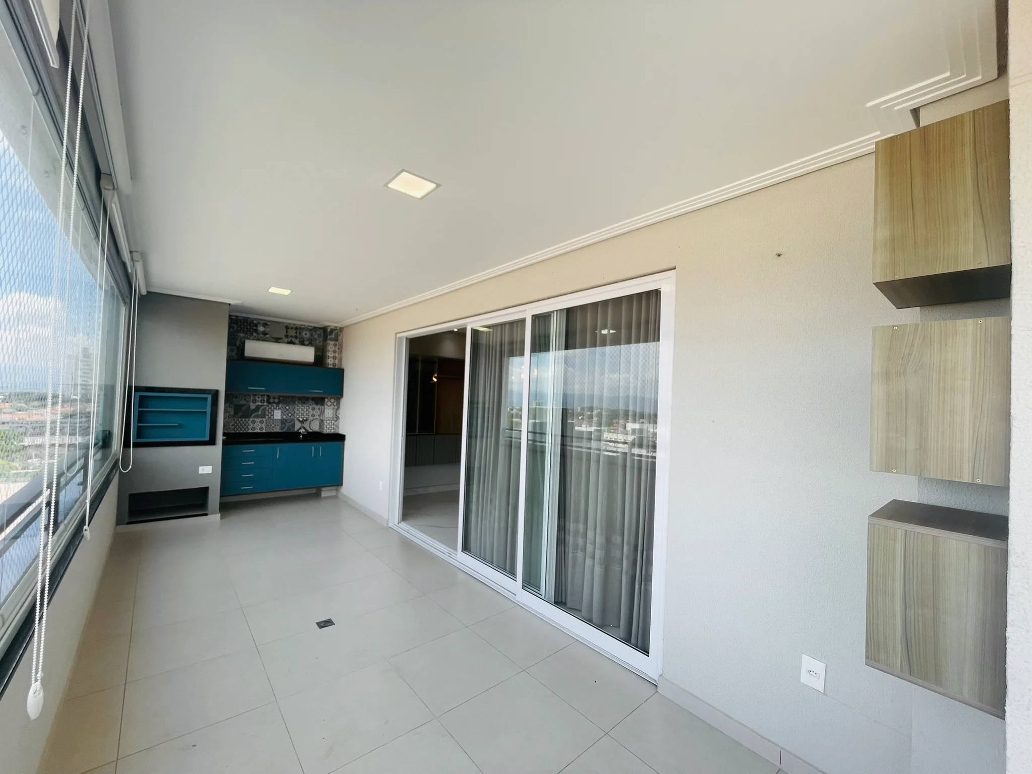 Apartamento à venda com 3 suítes no Condomínio Gran Terrace em Taubaté/SP. 