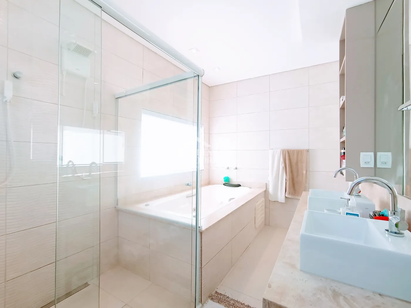 Casa à venda com 4 suítes no Condomínio Altos da Serra VI em São José dos Campos/SP