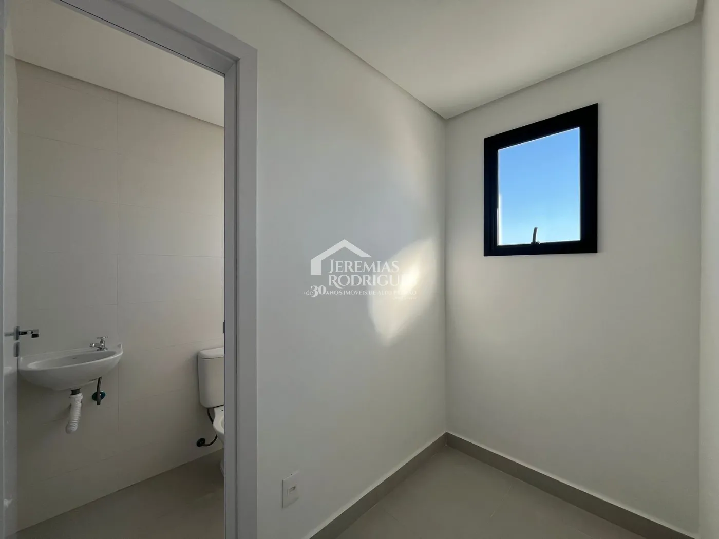 Apartamento à venda com 3 suítes, 211 m² no Edifício Europa em Taubaté/SP