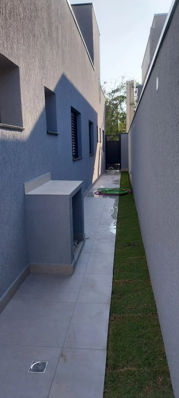 Casa à venda com 3 dormitórios no Condomínio Ouro Ville em Taubaté/SP. 