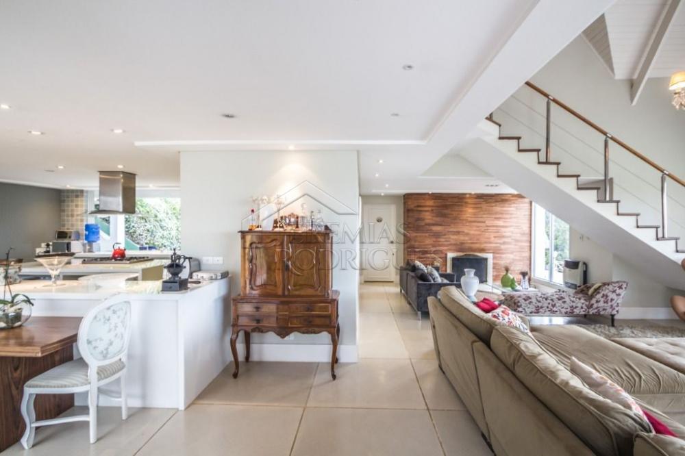 Casa à venda com 7 dormitórios no bairro Recanto das Araucárias em Campos do Jordão/SP.