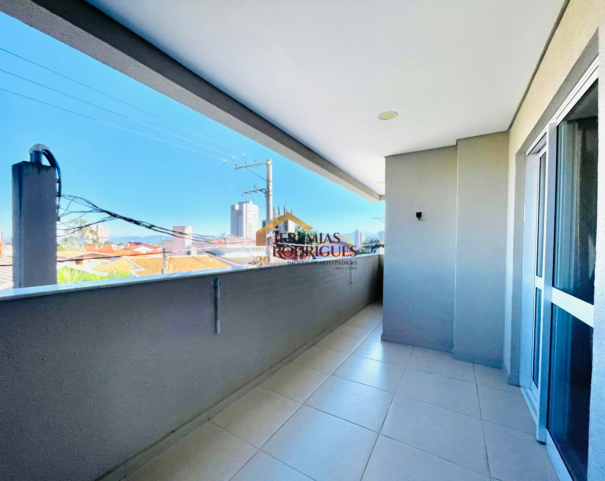 Apartamento à venda no Edifício Maison em Taubaté/ SP.