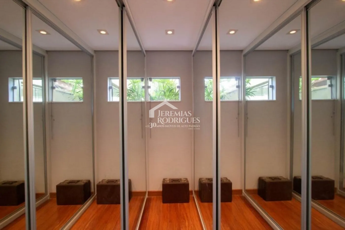 Casa para venda e locação com 4 suítes no Condomínio Chácaras Cataguá em Taubaté/SP