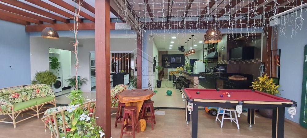 Casa à venda com 3 suítes no Condomínio Parque das Araucárias em Tremembé/SP.