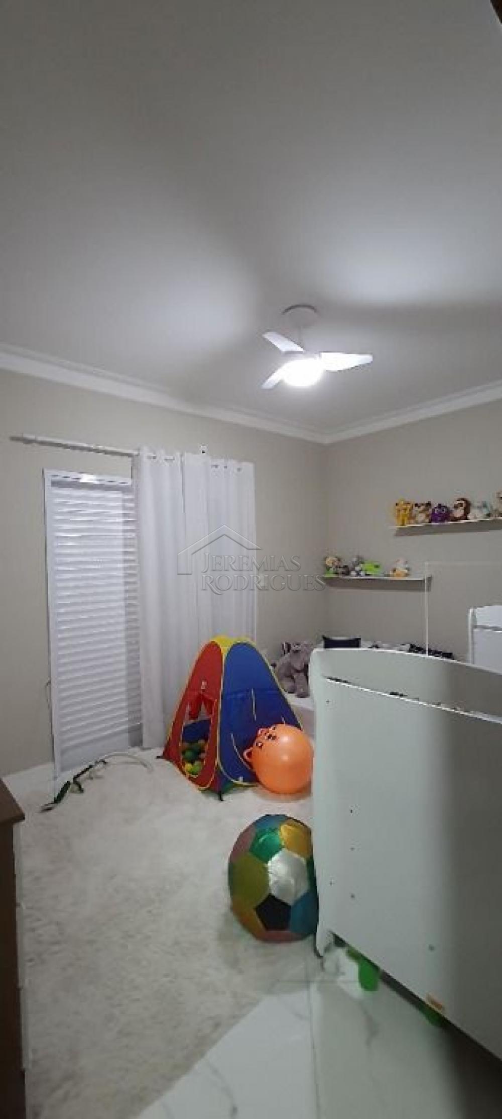 Casa à venda com 3 suítes no Condomínio Parque das Araucárias em Tremembé/SP.