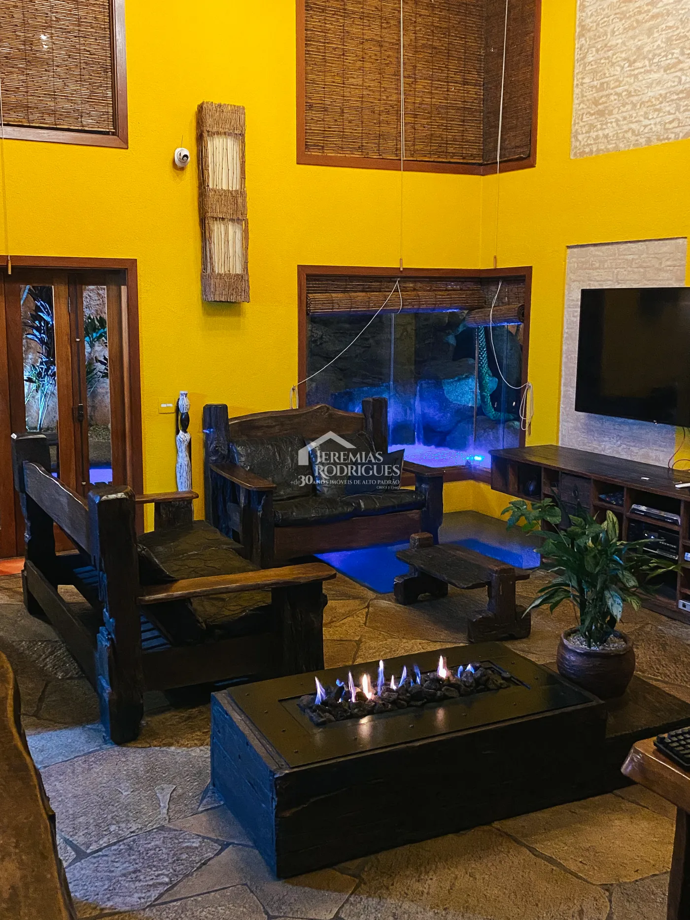 Casa para venda e locação com 5 dormitórios no Condomínio Taubaté Village em Taubaté/SP.