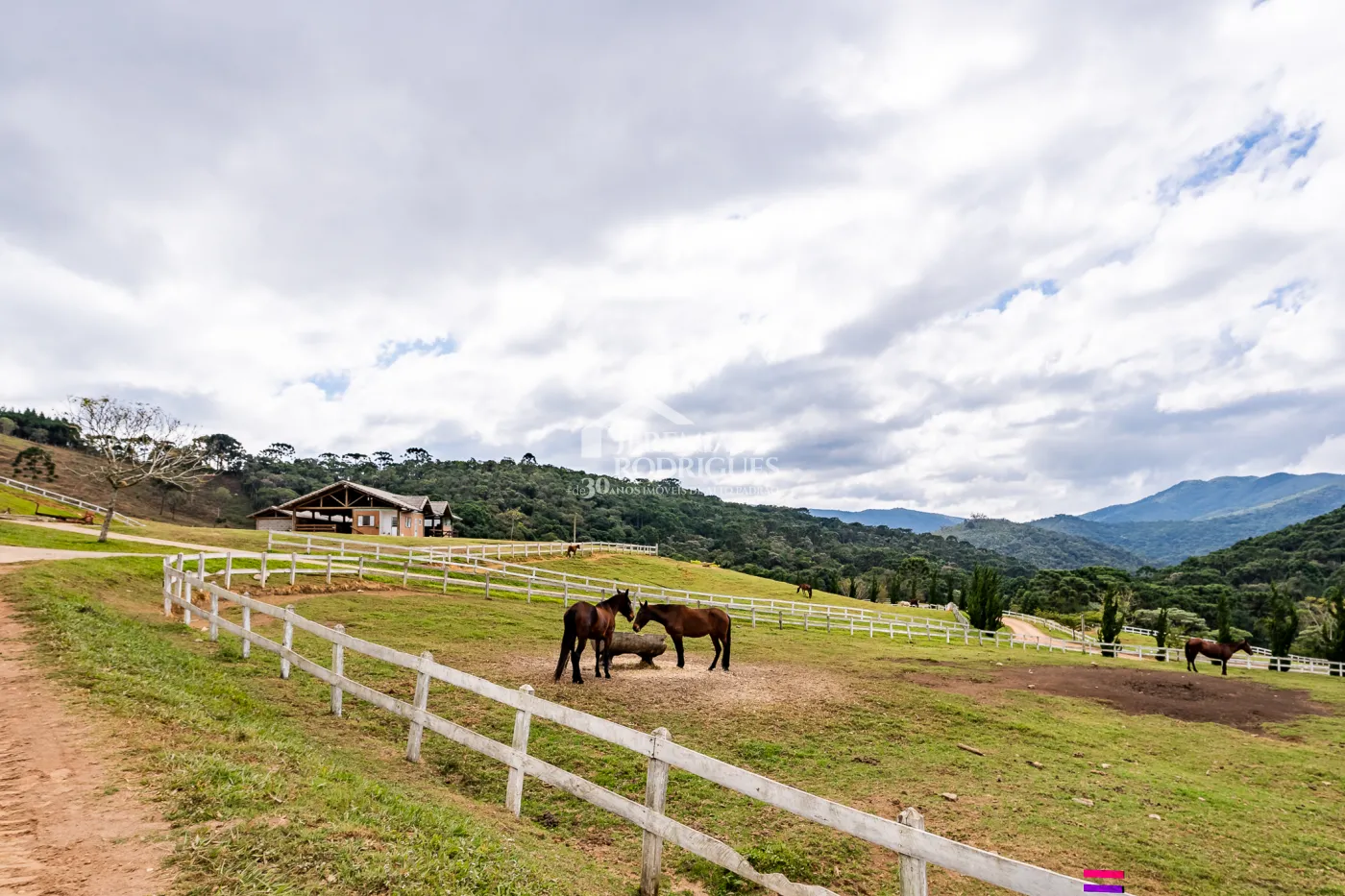 Fazenda com 2.904.000 m² - Sapucaí-Mirim - MG