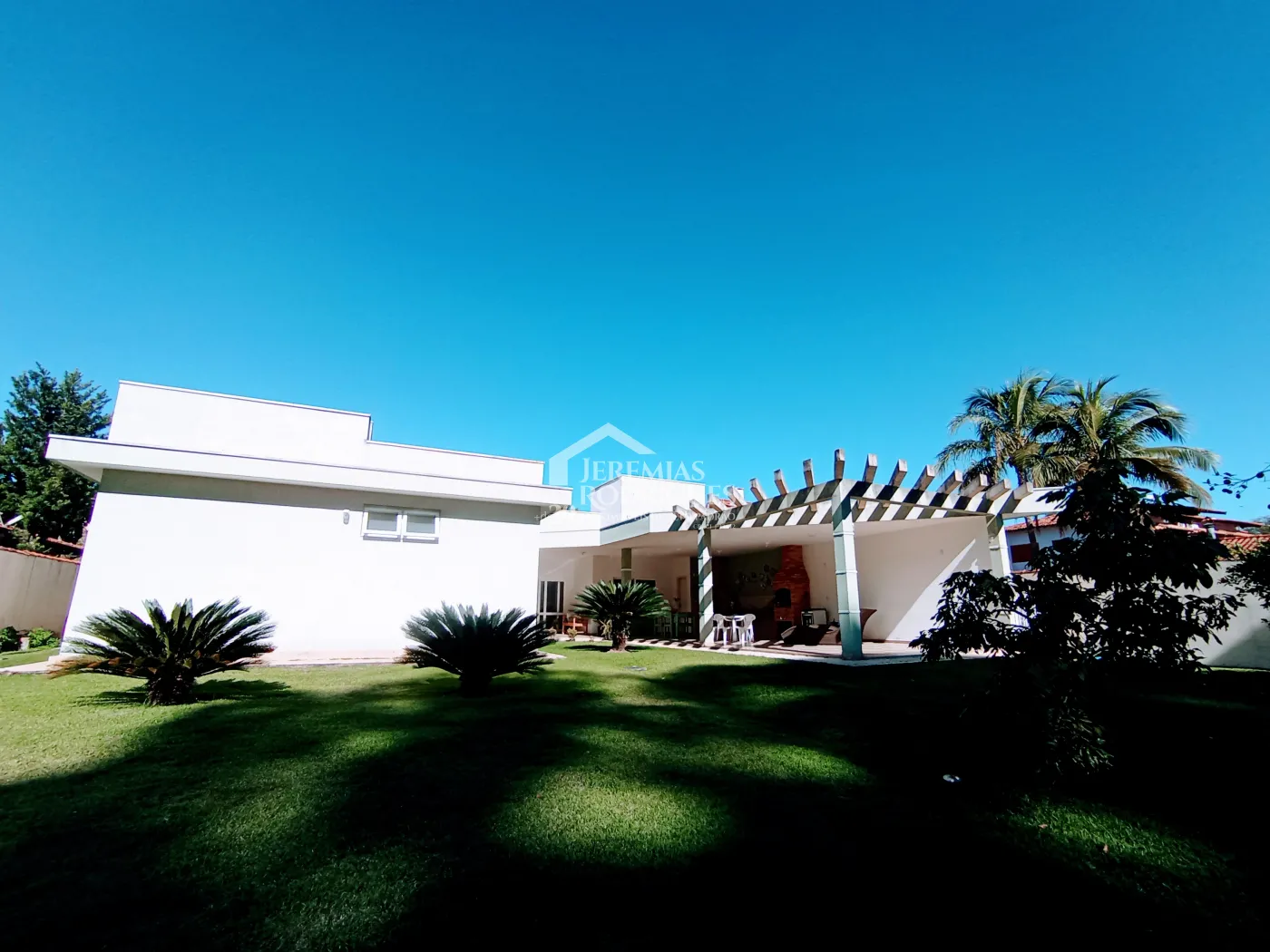 Casa à venda com 4 dormitórios no Condomínio Village Paineiras em Pindamonhangaba/SP