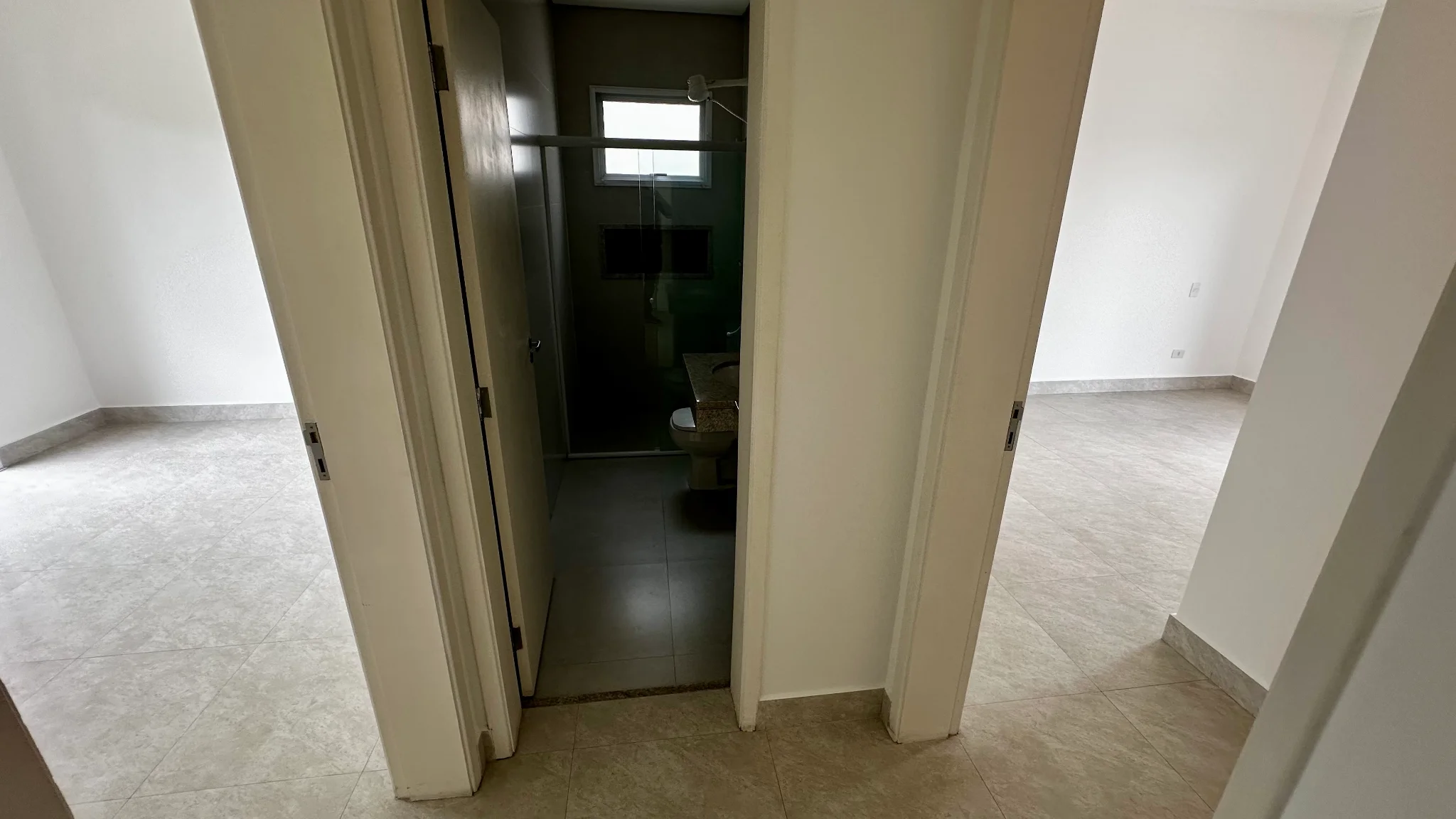 Casa para locação com 4 dormitórios no Campos do Conde II em Tremembé/SP. 